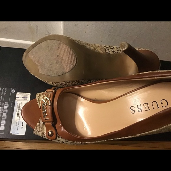 Guess heels shoes. Height 4.33. - Picture 3 of 7